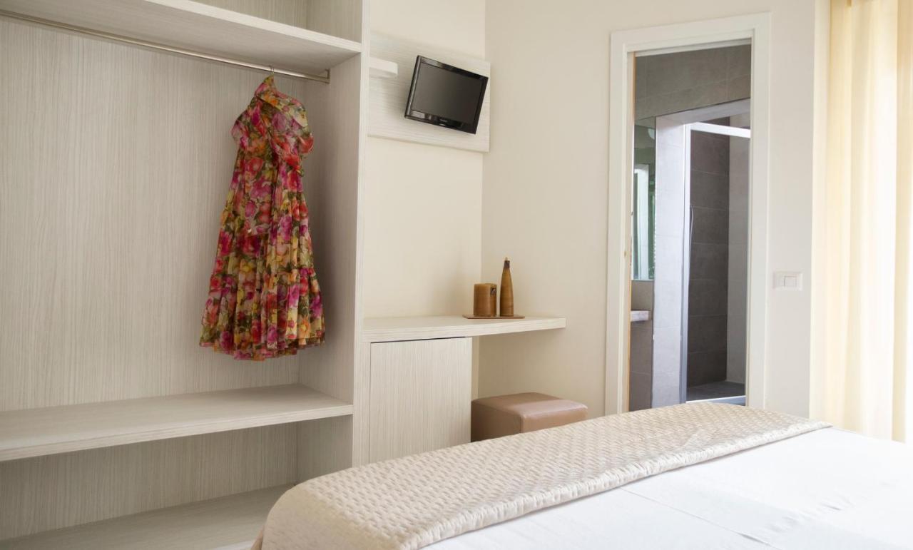 Hotel Clara Риччоне Экстерьер фото